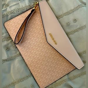 Michael Kors Larger Wristlet